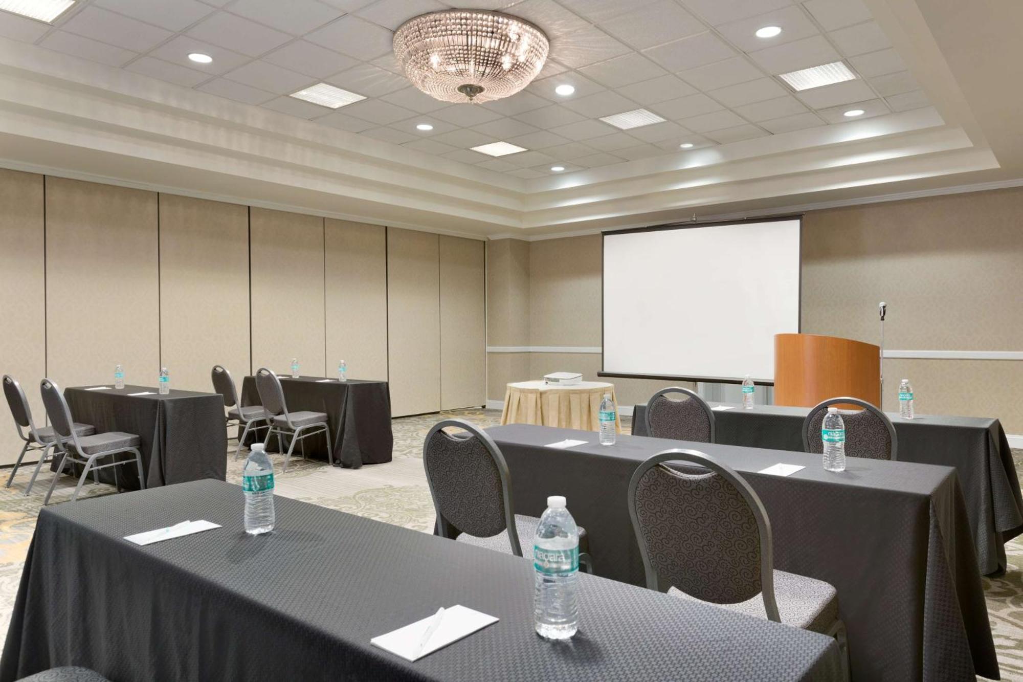 Embassy Suites Newark - Wilmington/South Exteriör bild