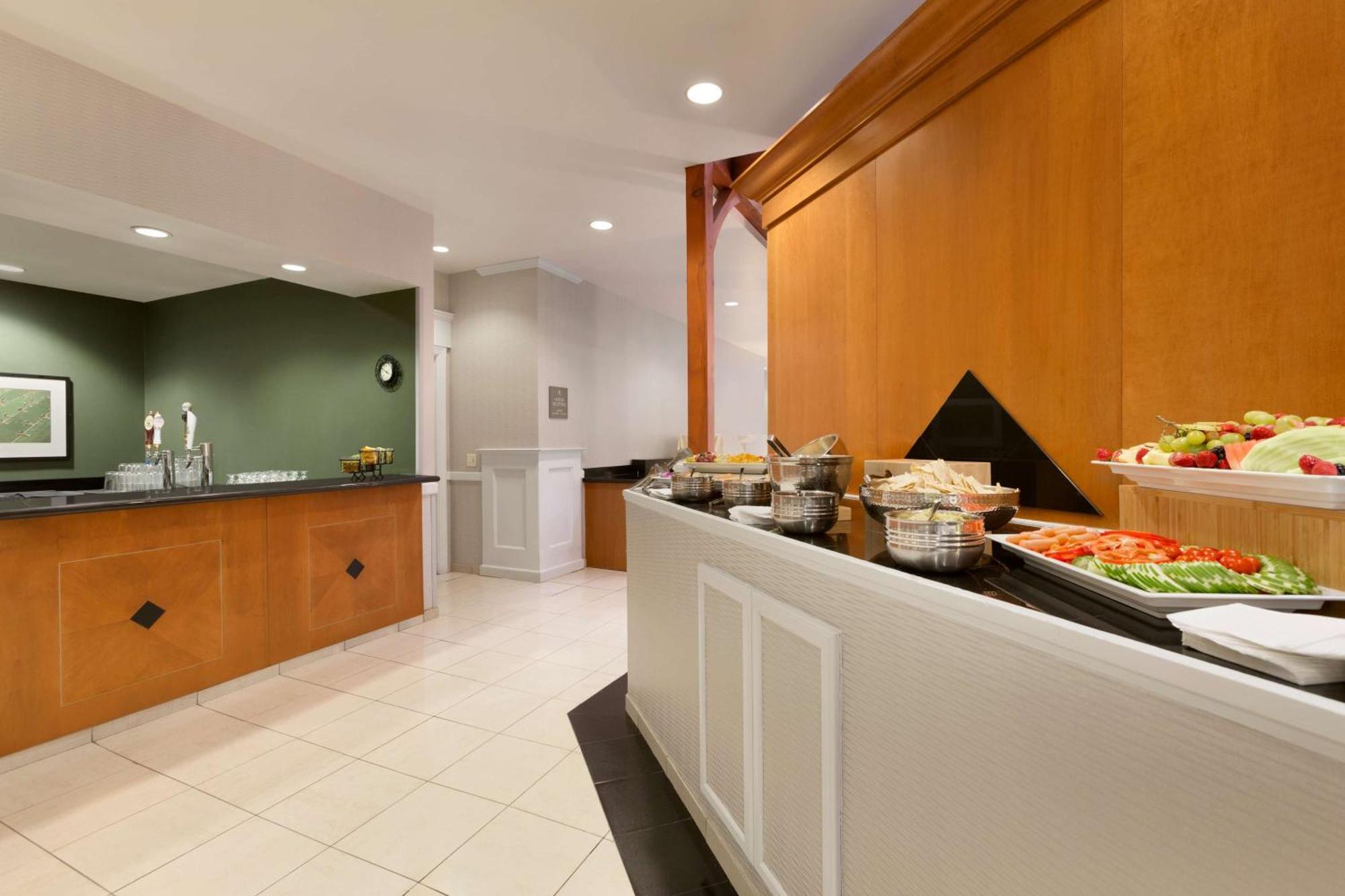 Embassy Suites Newark - Wilmington/South Exteriör bild