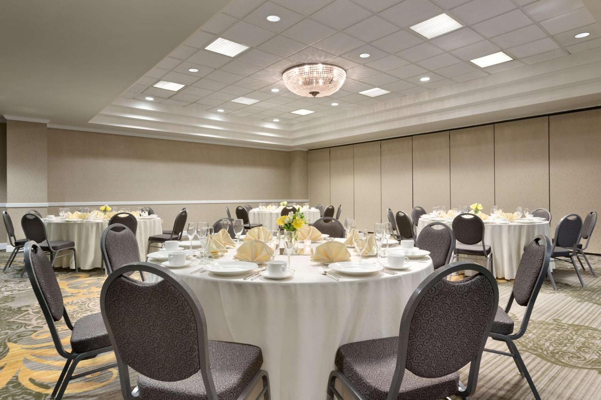 Embassy Suites Newark - Wilmington/South Exteriör bild