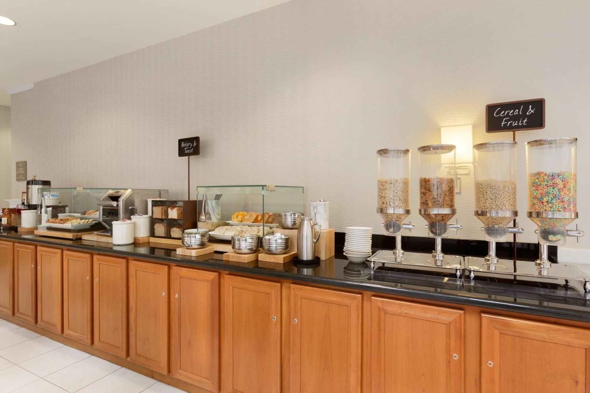 Embassy Suites Newark - Wilmington/South Exteriör bild