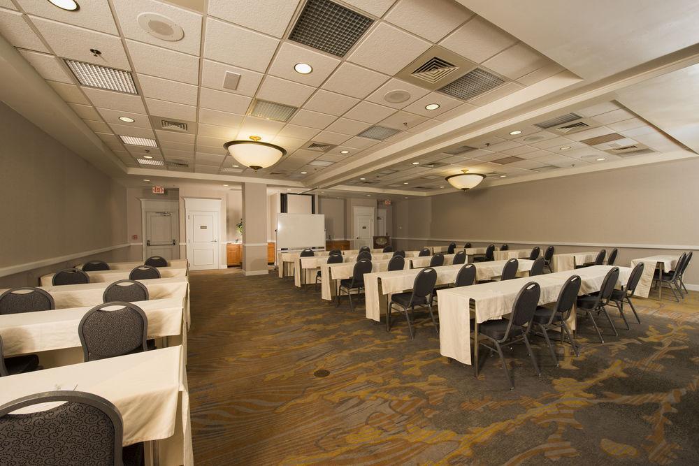 Embassy Suites Newark - Wilmington/South Exteriör bild